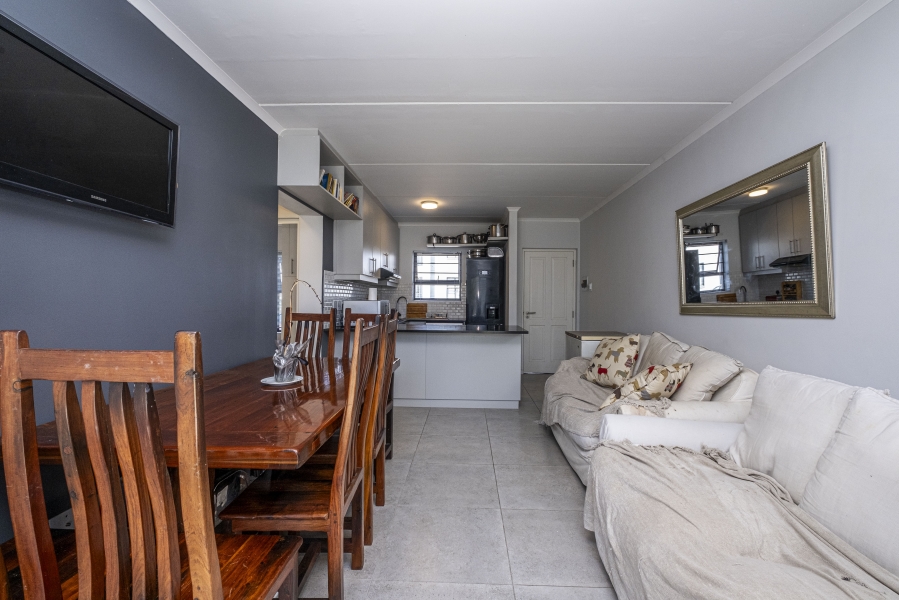 2 Bedroom Property for Sale in Loucharmante Western Cape